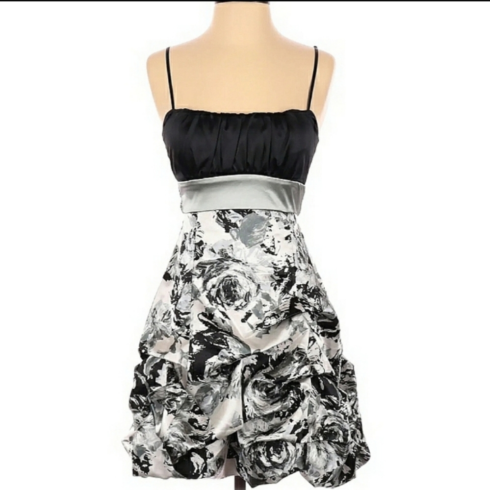 Ruby Rox Runched Black & White Floral Dress